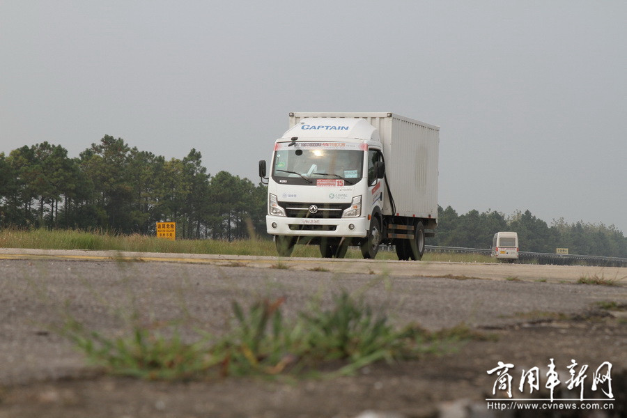 東風輕型車