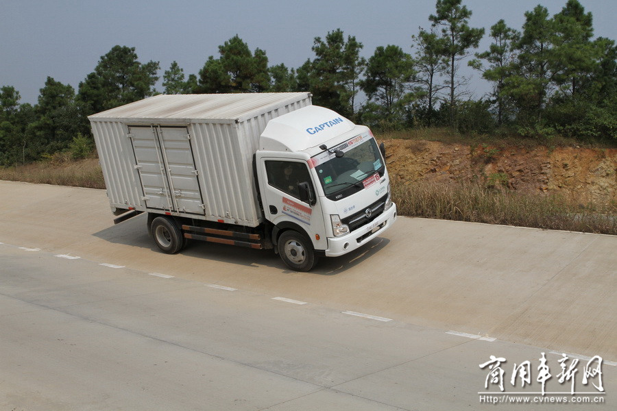 東風輕型車